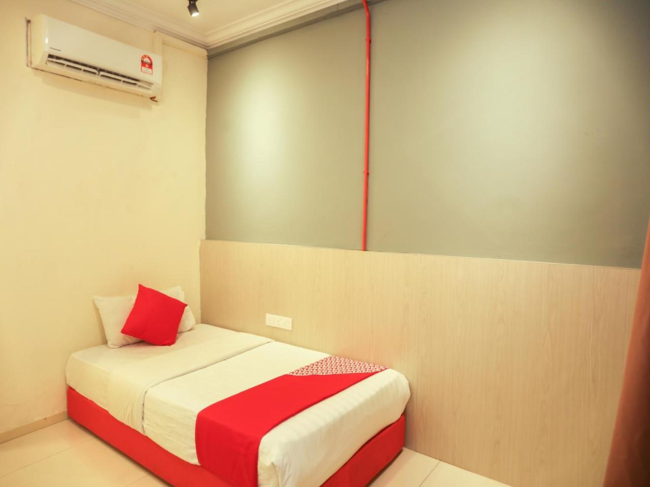 Rafflesia Hotel 2*